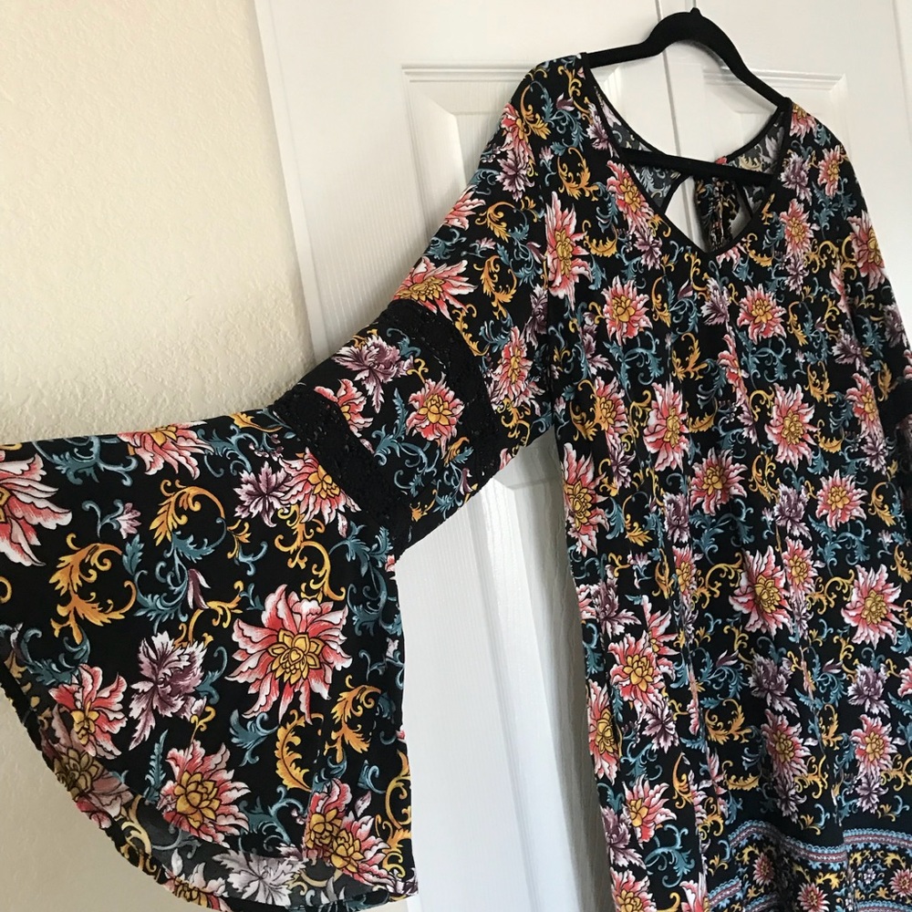 Bohemian Style Floral Dress w/ Lace Accents - XXL